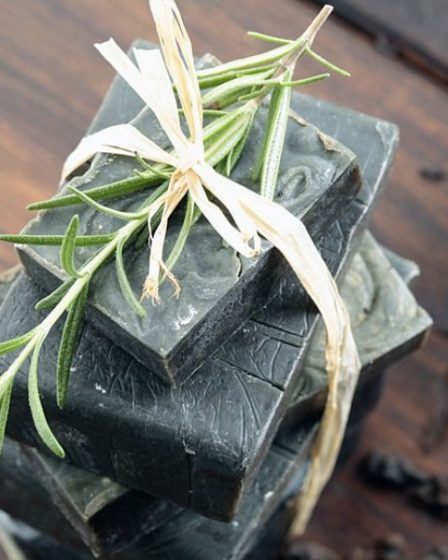 Savon noir naturel crédit photo: @Floriana sur Unsplash