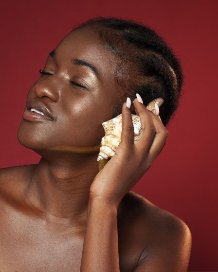 une femme africaine avec une belle peau crédit photo: @Gstudio