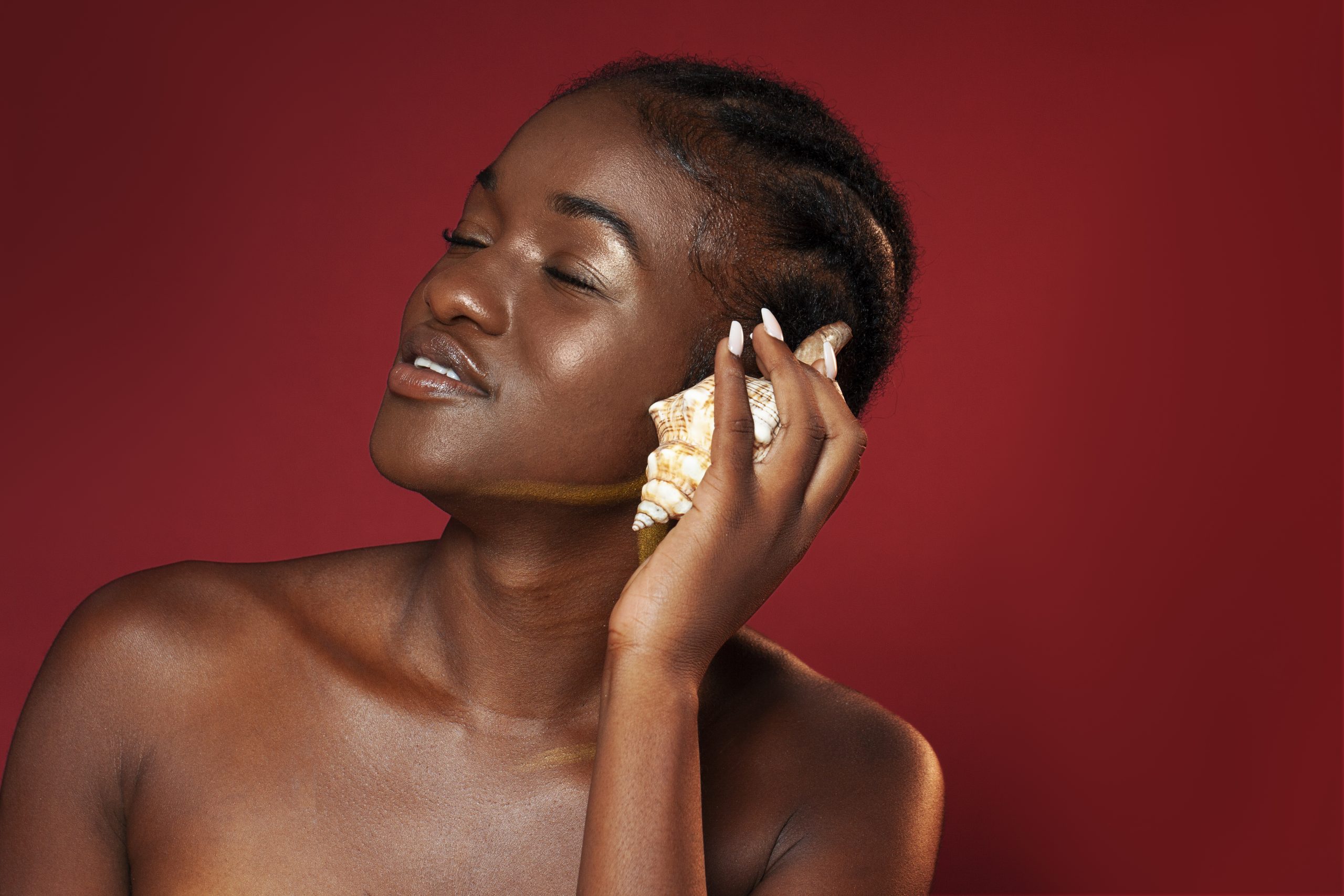 une femme africaine avec une belle peau crédit photo: @Gstudio
