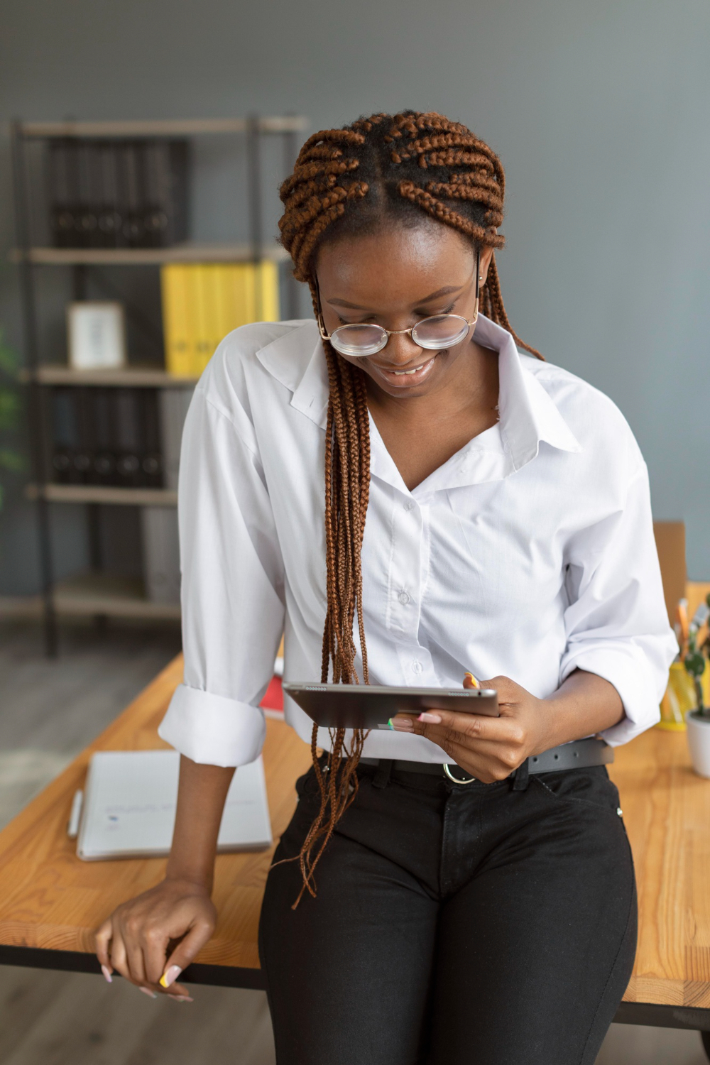 Une femme africaine entrepreneur crédit photo: @gstudio