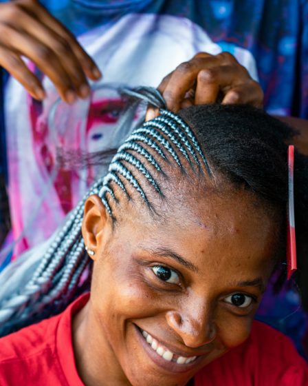 Une femme avec des tresses crédit photo: Patrick Marah sur Unsplash