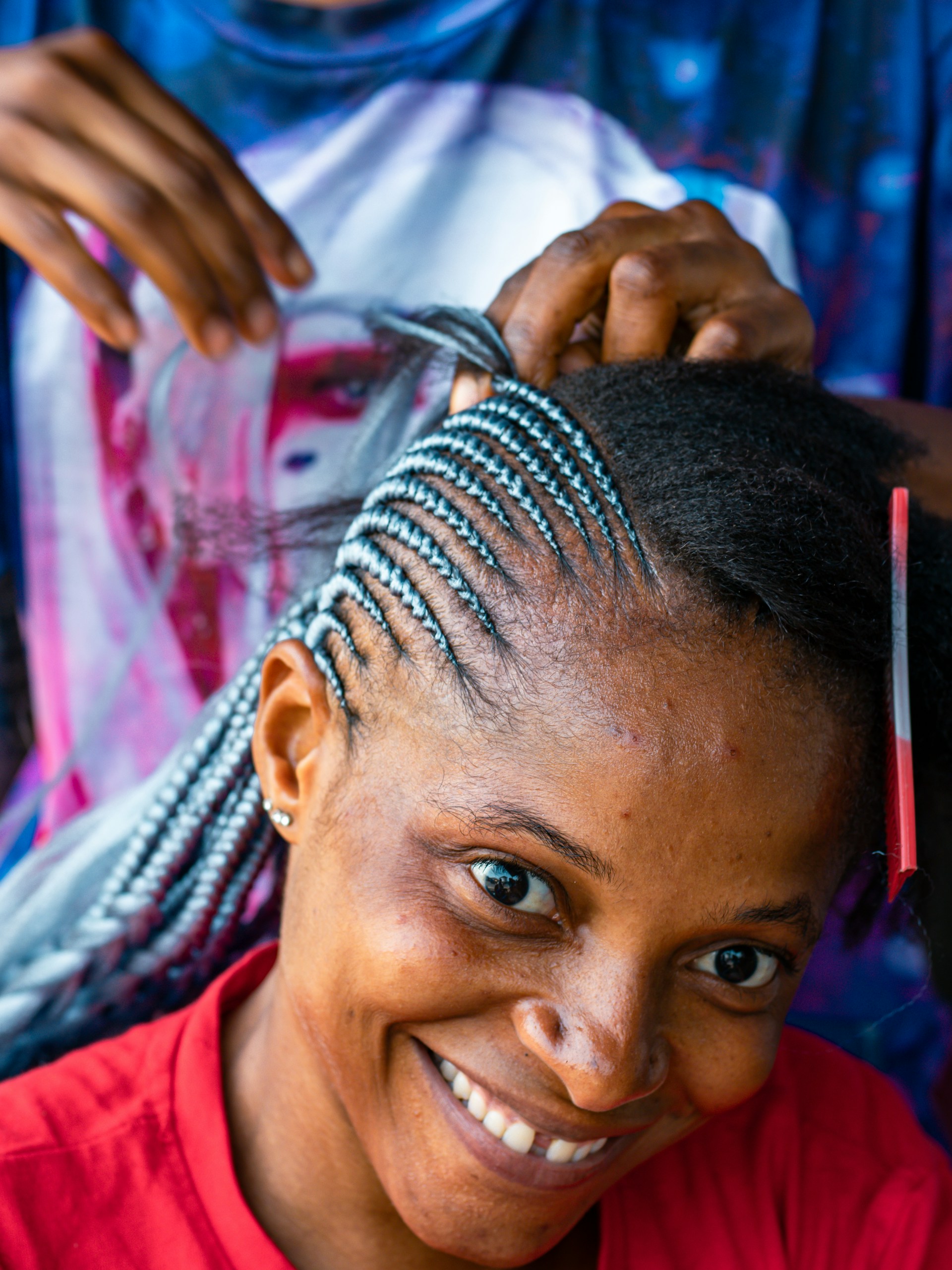 Une femme avec des tresses crédit photo: Patrick Marah sur Unsplash