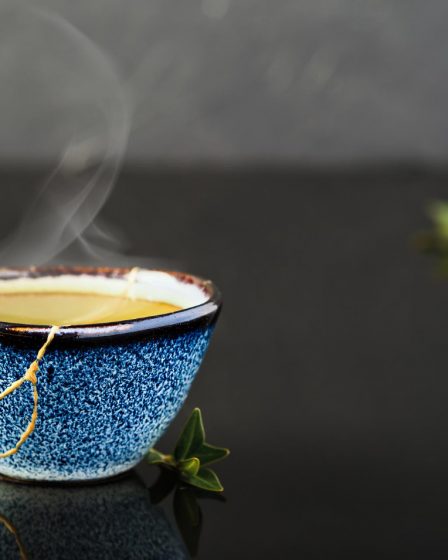 Une tasse de thé de citronnelle crédit photo: @ededchechine sur freepik