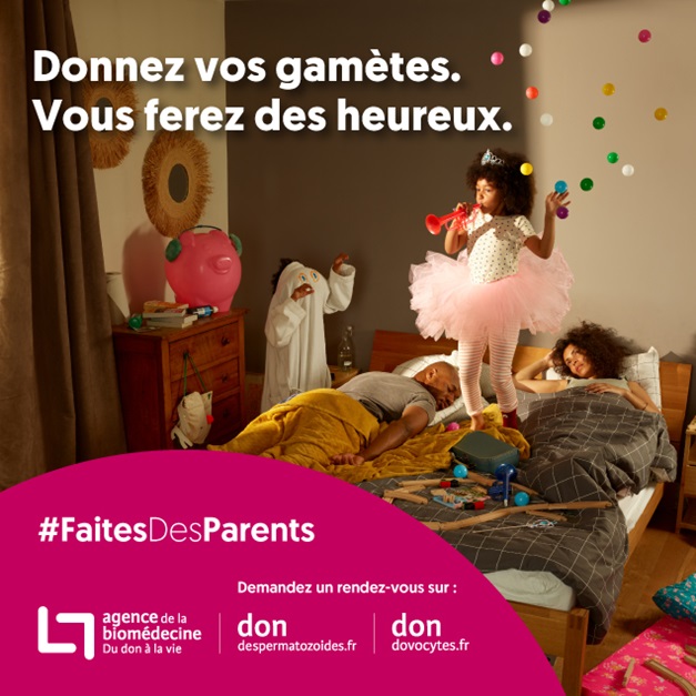 Image d’une chambre familiale avec enfants joyeux, campagne pour le don de gamètes