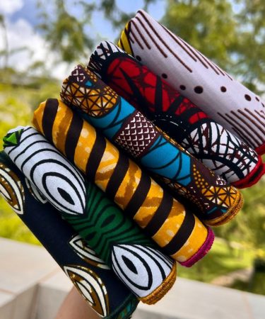 Tissu wax africain aux motifs colorés utilisé dans la mode et la culture africaine